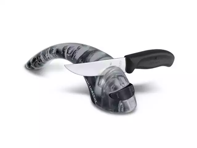 Faca Victorinox Swiss Classic Lâmina Serrilhada Preta 8CM